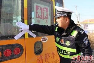 头条兰州公安交警查车,守护城市交通安全